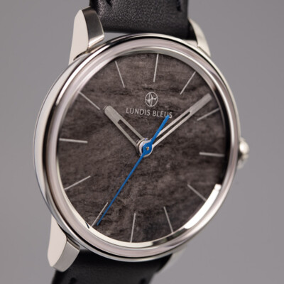 Natural glass with pad printing
/ Price, excl.taxes
CHF3'900.00 Silver sheen obsidian