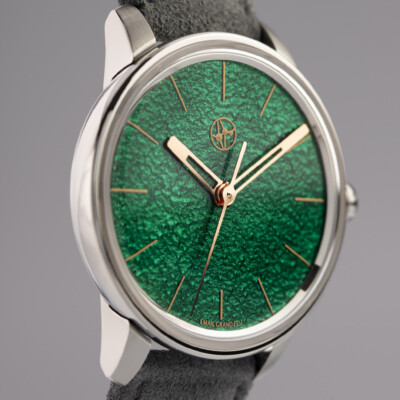 Vitreous enamel with pad printing
/ Price, excl. taxes
CHF3'700.00 Forest green