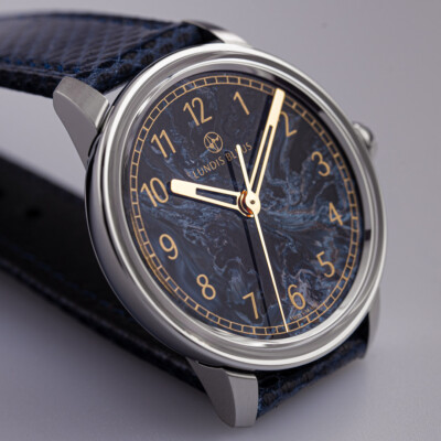 Natural stone with pad printing and custom leather strap
/ Price, excl. taxes
CHF4'950.00 Dark blue pietersite