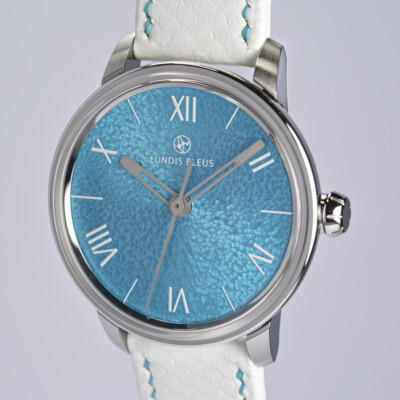 Vitreous enamel with pad printing and custom leather strap
/ Price, excl. taxes
CHF3'850.00 Lagoon blue