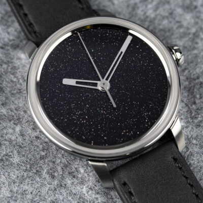 Man-made glass 
/ Price, excl. taxes
CHF3'500.00 Black aventurine glass